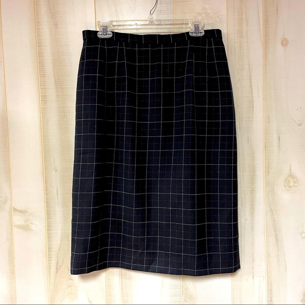 Pendleton 100% Wool Black And Red Plaid Skirt Sz 14 - Picture 1 of 5